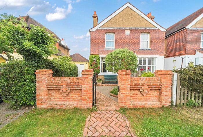 3 Bedroom Semi-Detached House For Sale In Barretts Road, Dunton Green, Sevenoaks, Kent, TN13