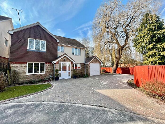 4 Bedroom Detached House To Rent In The Drive, Ickenham, UB10