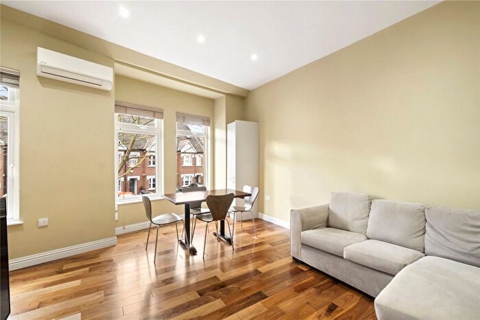 3 Bedroom Flat To Rent In Acton Lane, London, W4