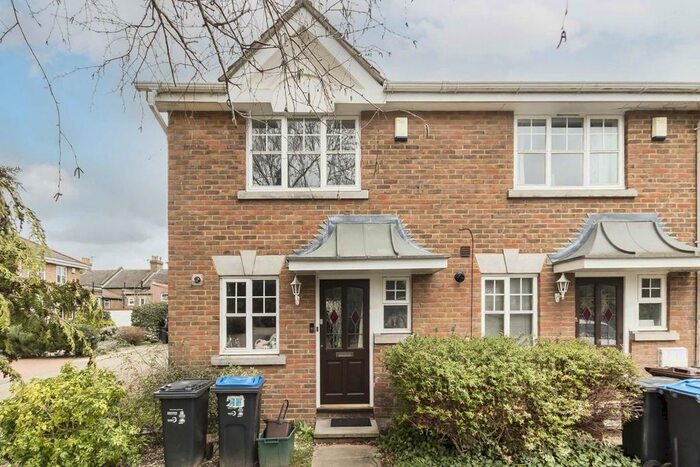 2 Bedroom Property To Rent In Sunlight Close, London, SW19