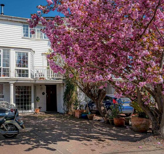 3 Bedroom Terraced House To Rent In Conyer Quay, Conyer, Sittingbourne, ME9