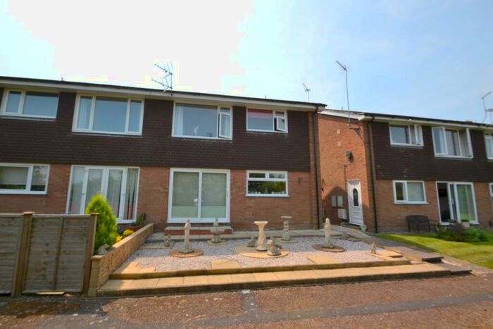 2 Bedroom Flat To Rent In Birkdale Close, Northampton, NN2