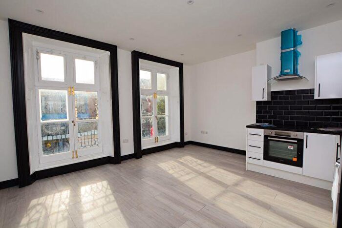 1 Bedroom Flat To Rent In High Street, High Wycombe, HP11