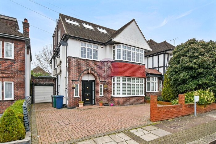 6 Bedroom Detached House To Rent In Highfield Gardens, Golders Green, London, NW11