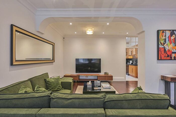 3 Bedroom Mews To Rent In Elvaston Mews, South Kensington, London, SW7