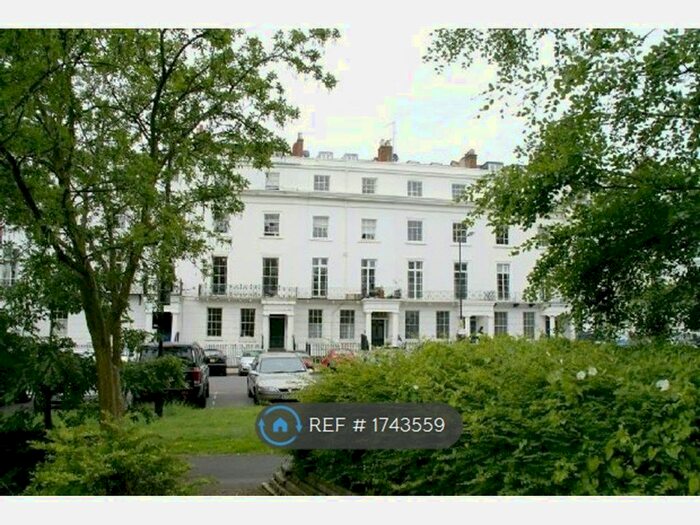 2 Bedroom Flat To Rent In Clarendon Square, Leamington Spa, CV32