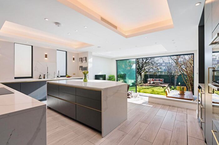 6 Bedroom Semi-Detached House To Rent In Sheen Lane, London, SW14