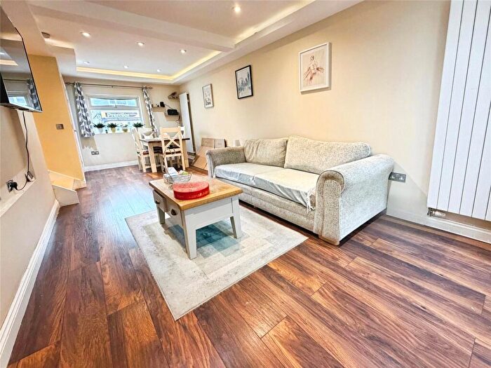 3 Bedroom Terraced House To Rent In Luton Road, Chatham, Kent, ME4