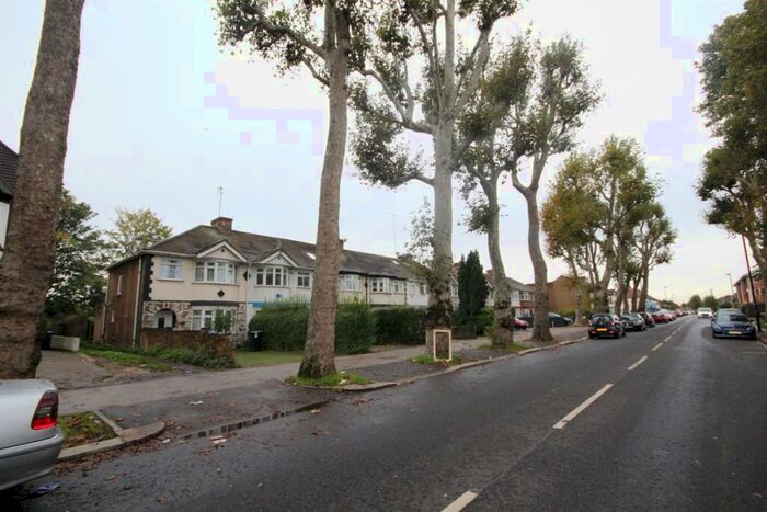 2 Bedroom Flat To Rent In Brimsdown Avenue, Enfield, EN3