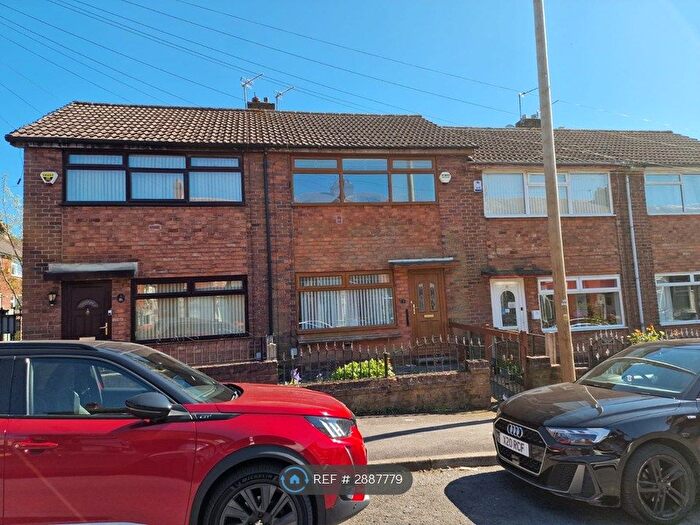 2 Bedroom Semi-Detached House To Rent In Incline Road, Oldham, OL8
