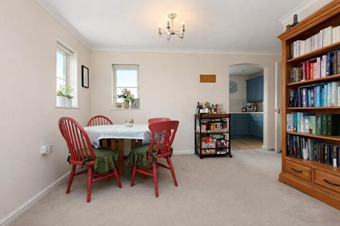 2 Bedroom Flat For Sale In Armstrong Close, Borehamwood, WD6