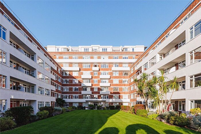 2 Bedroom Flat For Sale In Upper Richmond Road, London, SW15