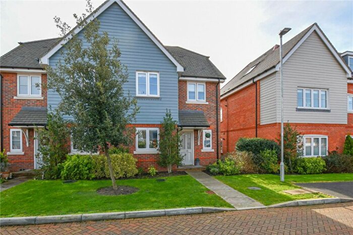 3 Bedroom Semi-Detached House To Rent In Crayford Mead, Warfield, Bracknell, Berkshire, RG42