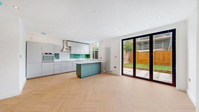 3 Bedroom Apartment To Rent In Sarre Road, London, NW2