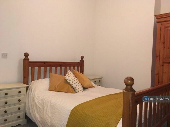 1 Bedroom Flat To Rent In Cowlishaw Road, Sheffield, S11