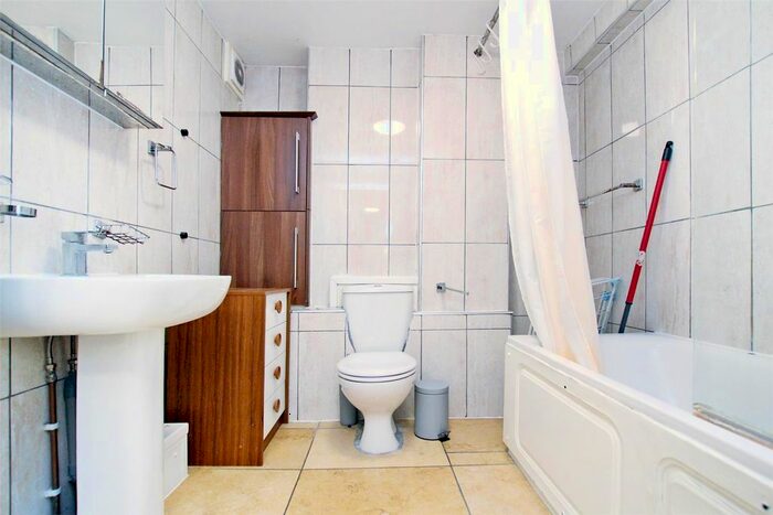 3 Bedroom Flat To Rent In Fordham Street, Whitechapel, London, E1