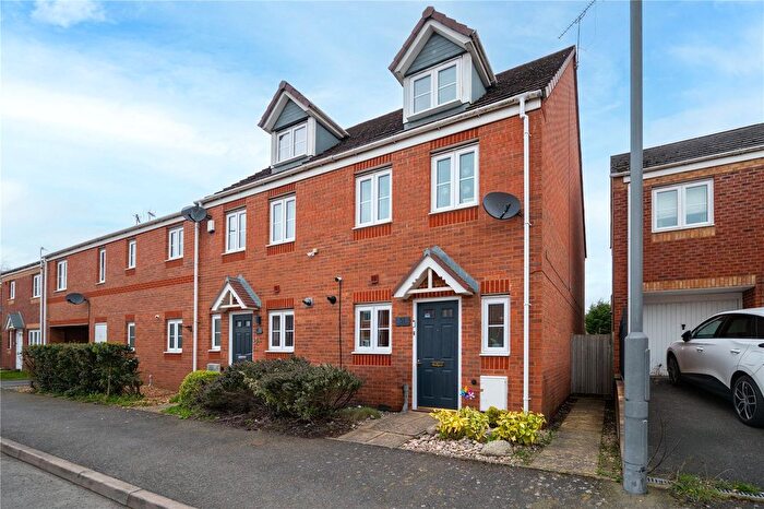 3 Bedroom End Terrace House For Sale In Carnation Way, Nuneaton, Warwickshire, CV10