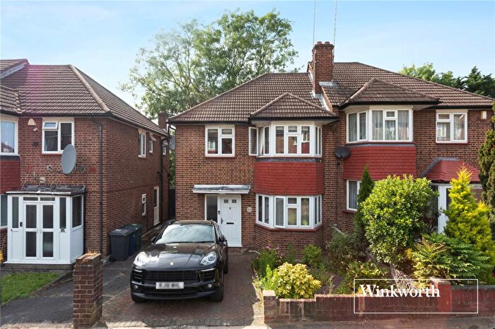 3 Bedroom Semi-Detached House To Rent In Howcroft Crescent, West Finchley, London, N3