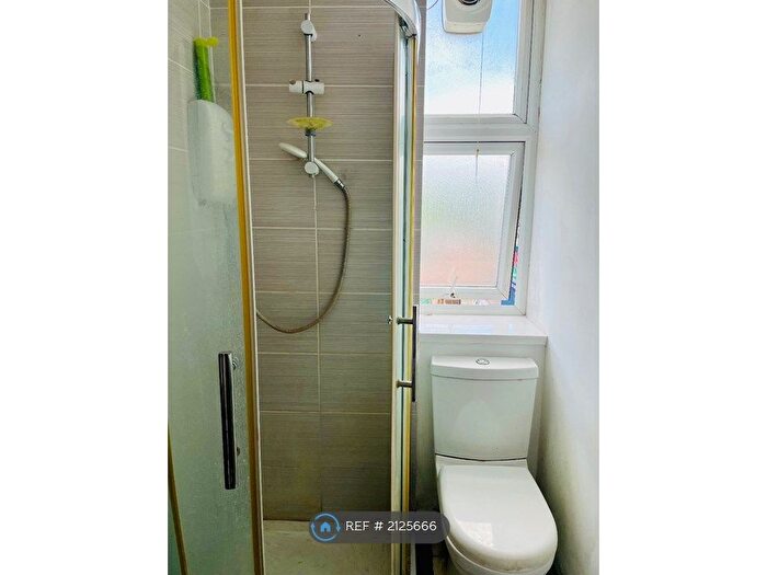 2 Bedroom Flat To Rent In Bank Chambers, Colnbrook, SL3