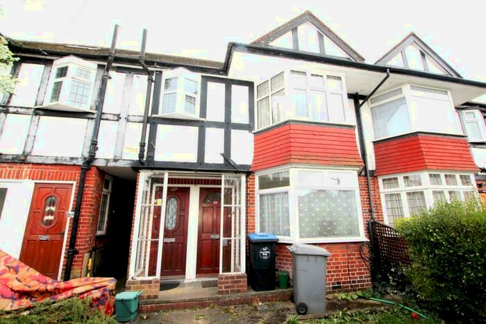 1 Bedroom Flat To Rent In St Andrews Road, Kingsbury, London, NW9