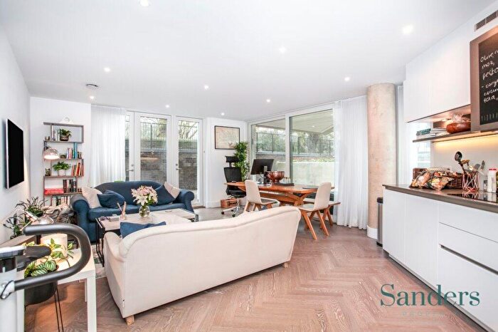 2 Bedroom Flat To Rent In Sterling Way, Islington, London, N7