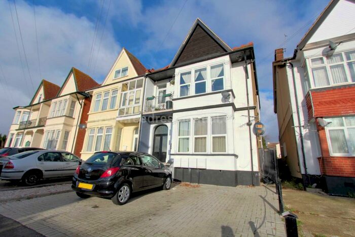 1 Bedroom Flat To Rent In Genesta Road, Westcliff On Sea, Essex, SS0