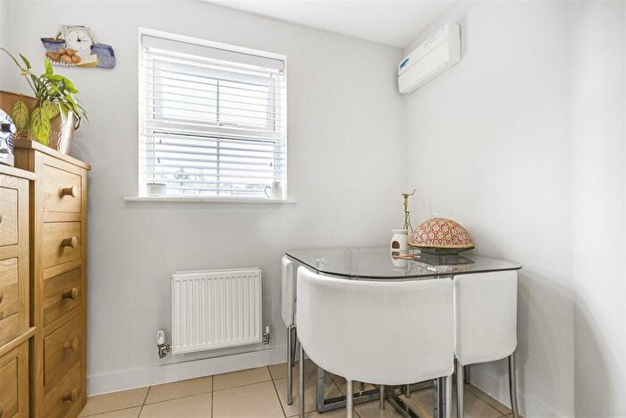 3 Bedroom Terraced House For Sale In London Road, Welwyn, AL6