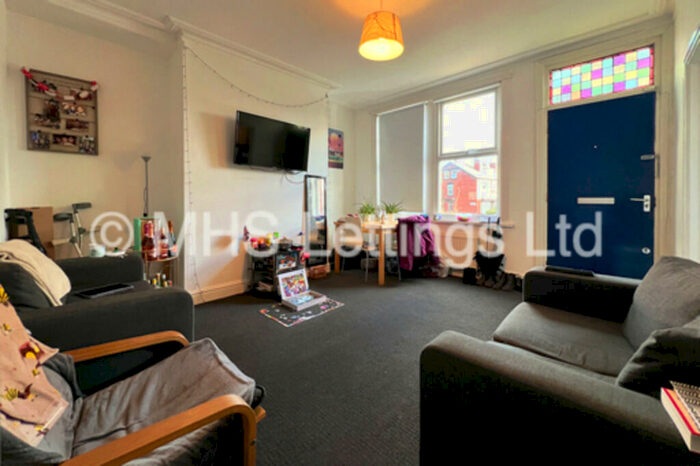 3 Bedroom Terraced House To Rent In Beechwood View, Leeds, LS4