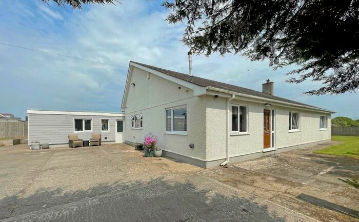 3 Bedroom Bungalow For Sale In Dinas Dinlle, Caernarfon, Gwynedd, LL54