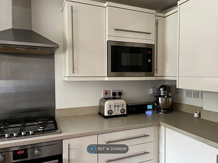 1 Bedroom Flat To Rent In Findlay Mews, Marlow, SL7