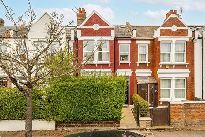 3 Bedroom Property To Rent In Avondale Road, London, SW19