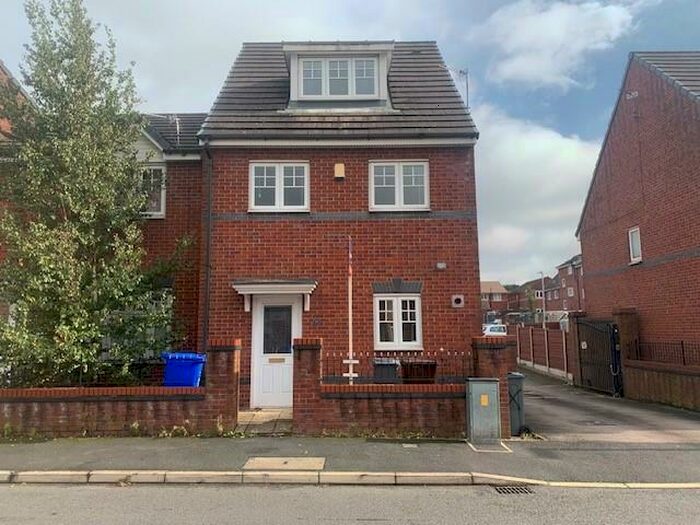 3 Bedroom Semi-Detached House To Rent In Ainsbrook Avenue, M9