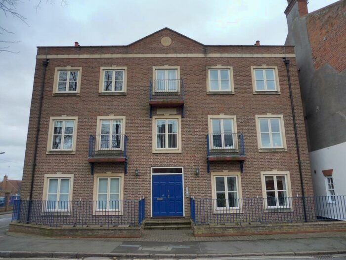 2 Bedroom Flat To Rent In High Street, Spalding, PE11