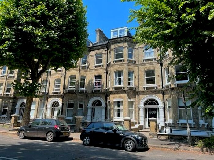 Flat To Rent In Cromwell Road, Hove, BN3