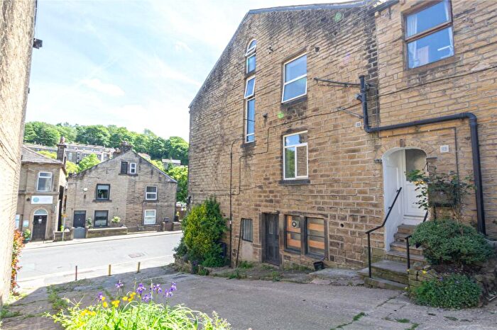 2 Bedroom Apartment To Rent In Huddersfield Road, Holmfirth, West Yorkshire, HD9