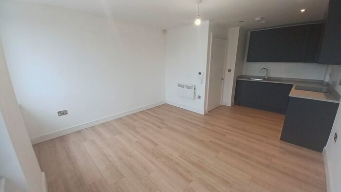 1 Bedroom Flat To Rent In Carrs Road, Cheadle, SK8