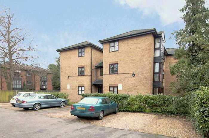1 Bedroom Flat To Rent In Ashley Park Road, Walton-On-Thames, KT12