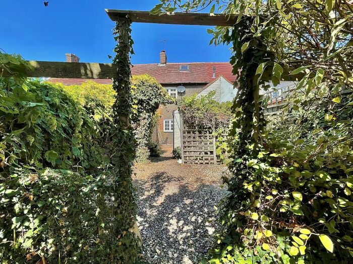 2 Bedroom Cottage To Rent In Marsworth Road, Pitstone, LU7