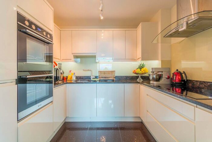 3 Bedroom Flat To Rent In Goodchild Road, Hackney, London, N4