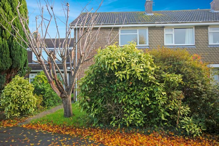 3 Bedroom Semi-Detached House To Rent In Rosslyn Way, Bristol, Gloucestershire, BS35