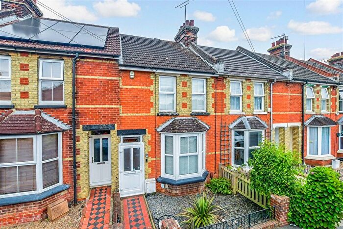 2 Bedroom Terraced House For Sale In Dering Road, Ashford, Kent, TN24