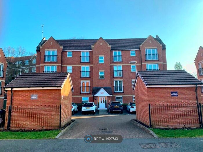 2 Bedroom Flat To Rent In Walton Road, Bushey, WD23
