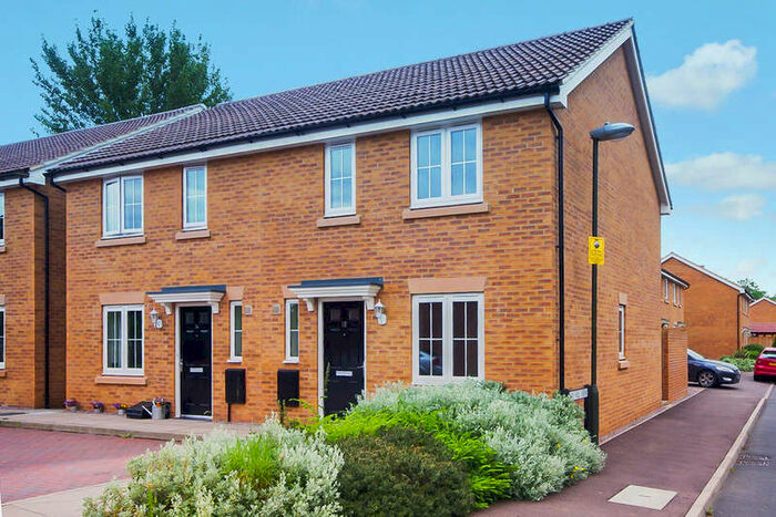 3 Bedroom Semi-Detached House To Rent In Oak Tree Way, Newent, Gloucestershire, GL18