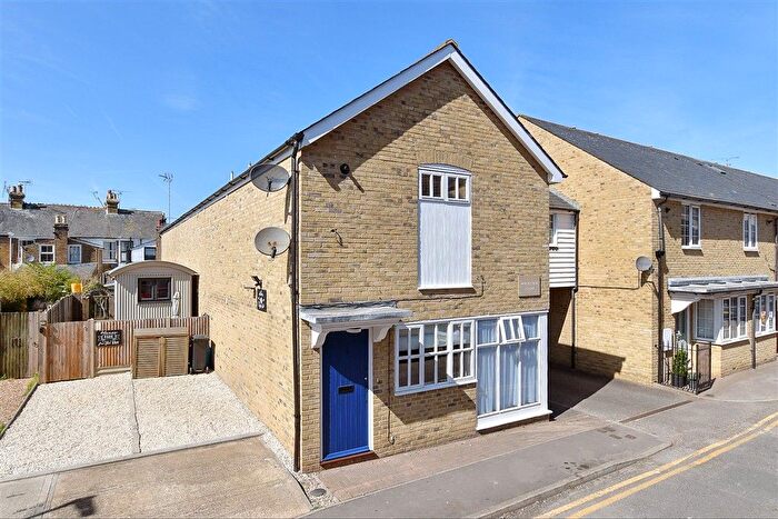 2 Bedroom Flat For Sale In Essex Street, Whitstable, Kent, CT5