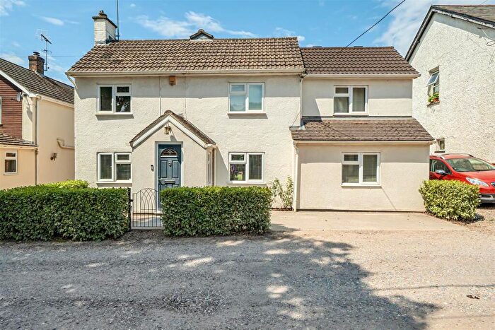 4 Bedroom Detached House For Sale In New Road, Sandhurst, Berkshire, GU47