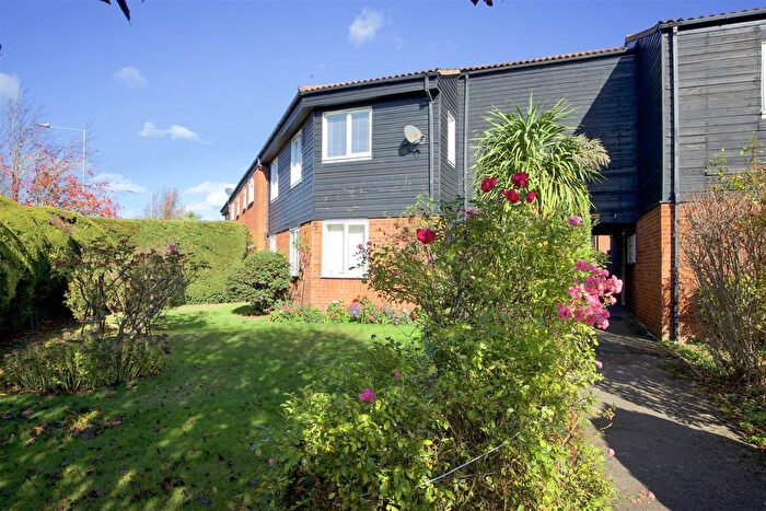 1 Bedroom Flat For Sale In Lundy Close, Southend-On-Sea, SS2