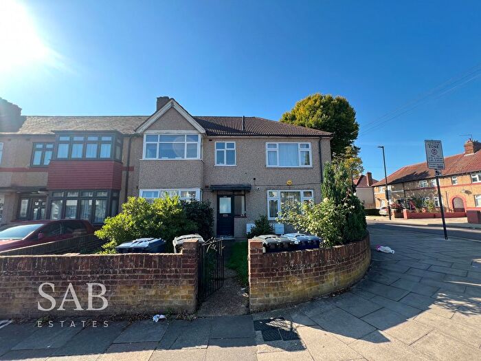 2 Bedroom Property For Sale In Kings Avenue, Greenford, UB6