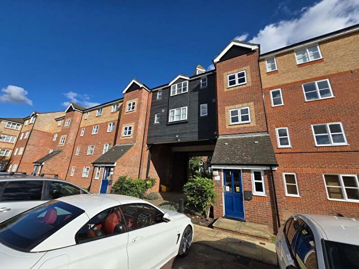 Flat To Rent In Webley Court, Enfield, EN3