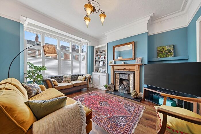 4 Bedroom Terraced House For Sale In Hawthorn Road, Kettering, NN15