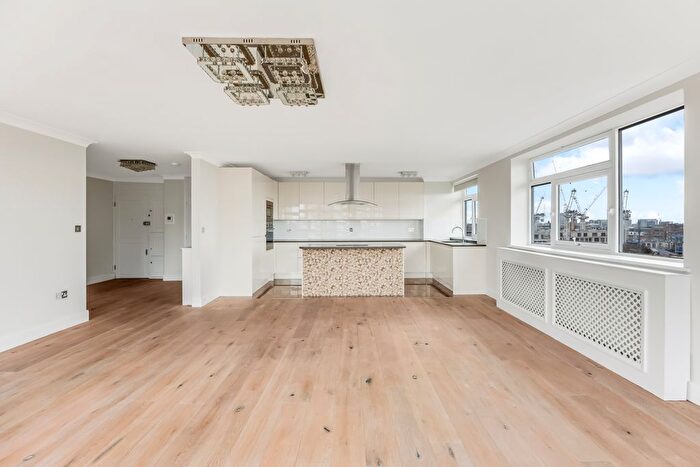 3 Bedroom Flat To Rent In Queensmead, St. Johns Wood Park, London, NW8